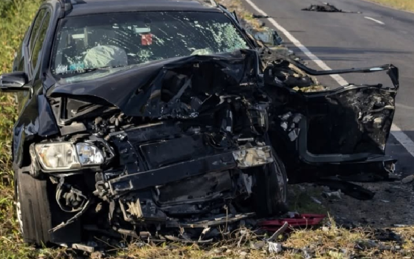 Feroz accidente en Mercedes: cerca de "San La Muerte" dos autos chocan de frente en ruta nacional 12