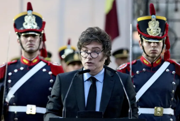 En un acto de Granaderos, Javier Milei se comprometió a "reafirmar el lazo entre las Fuerzas Armadas y la sociedad"