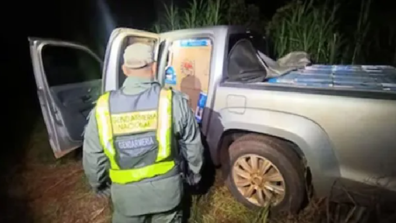 Embistió control de Gendarmería con casi 200 mil atados de cigarrillos de contrabando y huyó