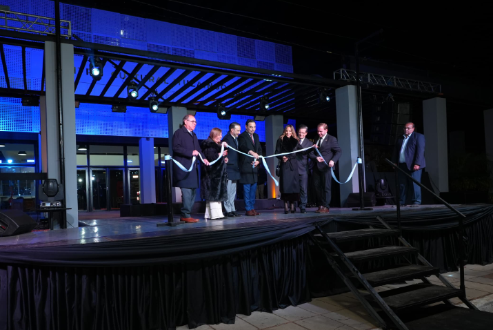 CON UNA VELADA ARTÍSTICA, VALDÉS INAUGURÓ LA PUESTA EN VALOR DEL CENTRO CULTURAL DE ITUZAINGÓ