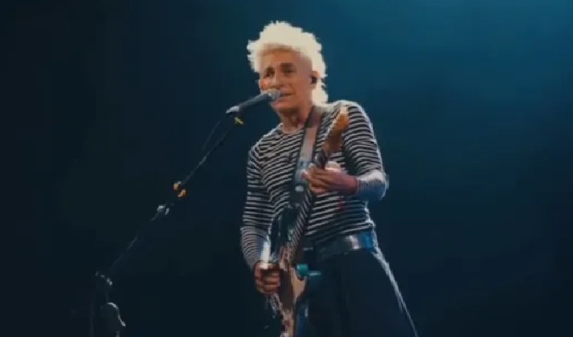 RAÚL RUFFINO DE LOS TIPITOS CANTÓ "CHE GENTE CUERA" DE MARIO BOFILL EN EL TEATRO VERA