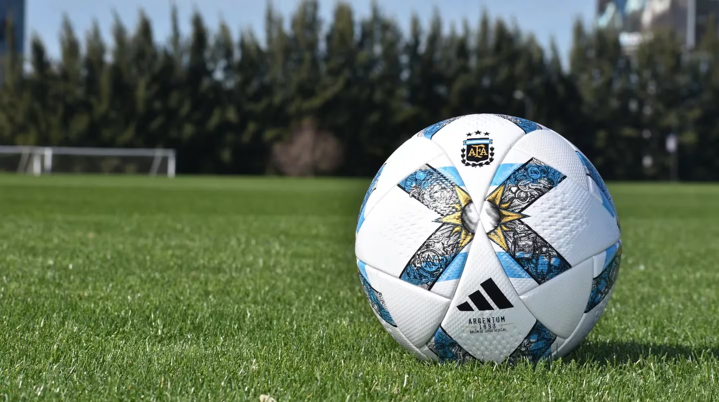 El Gobierno podría incluir en la “Ley ómnibus” el proyecto para convertir en S.A. los clubes de fútbol