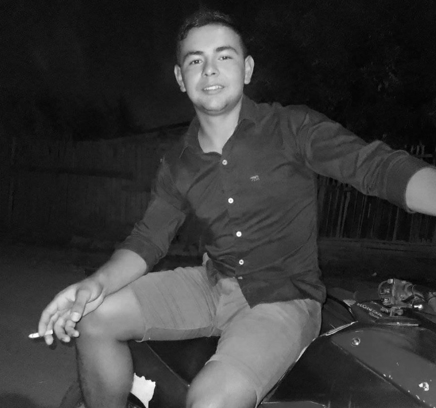 Murió un joven motociclista al chocar contra columna de alumbrado en Goya