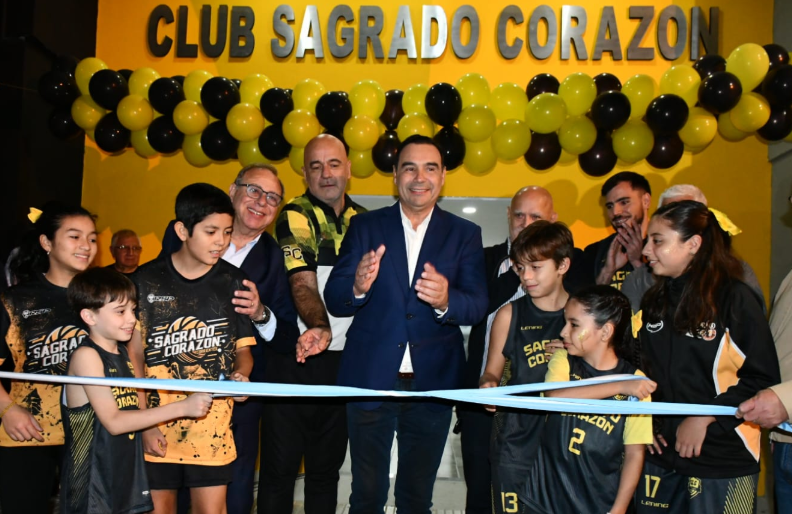 EL GOBERNADOR INAUGURÓ EL NUEVO EDIFICIO DEL CLUB DE BÁSQUET "SAGRADO CORAZÓN"