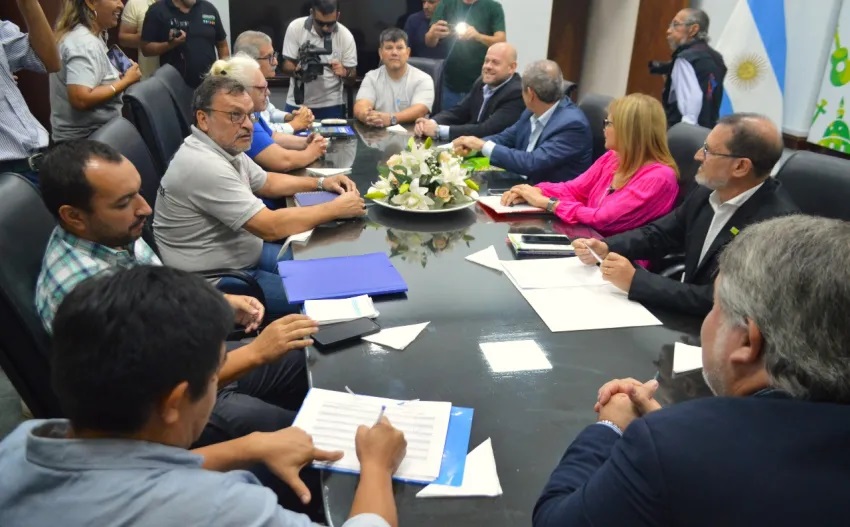 El Gobierno de Corrientes convocó para hoy a los sindicatos docentes 