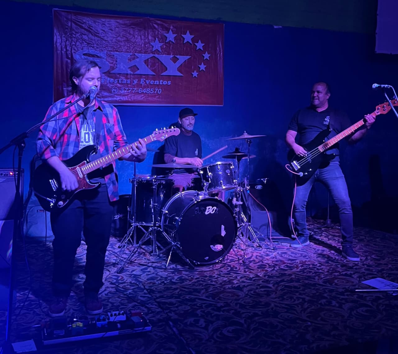 "40 DIBUJOS" RINDE TRIBUTO A "DIVIDIDOS" EN EL GOYA ROCK