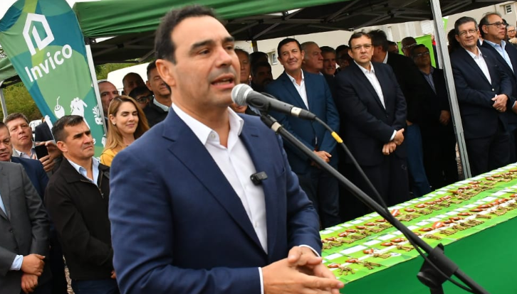 En Santa Catalina, Valdés entregó viviendas a 164 familias de la Capital