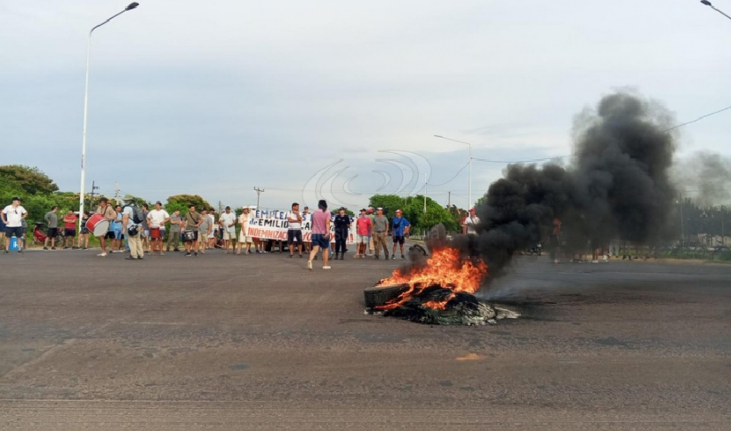 TRABAJADORES DESPEDIDOS DE ALAL CORTARON RUTAS 12 Y 27 POR RETRASO DE INDEMNIZACIONES 