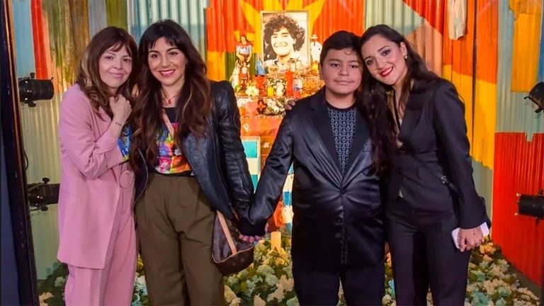 Los hijos de Diego Maradona se reencontraron en el día de su cumpleaños con el gauchito Gil de fondo