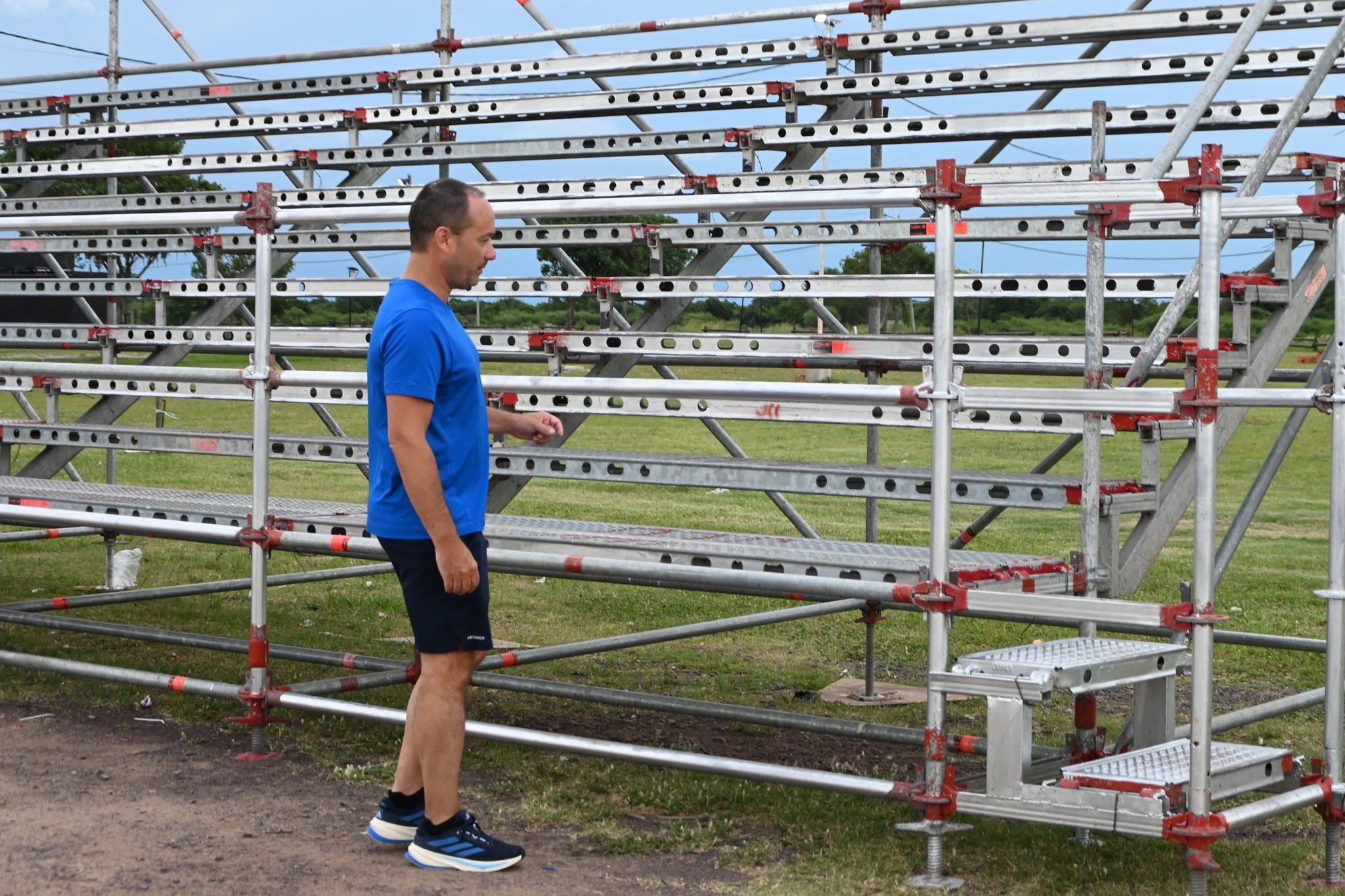 CARNAVALES GOYANOS: MARIANO HORMAECHEA VISITÓ EL CORSÓDROMO Y CONSTATÓ EL MONTAJE DE TRIBUNAS