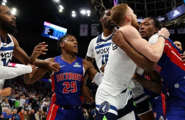Batalla campal en la NBA: un argentino como protagonista y siete expulsados