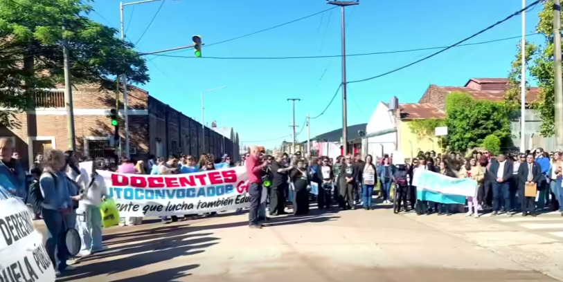 GOYA: DOCENTES MARCHARON CONTRA EL 6% DE AUMENTO SALARIAL