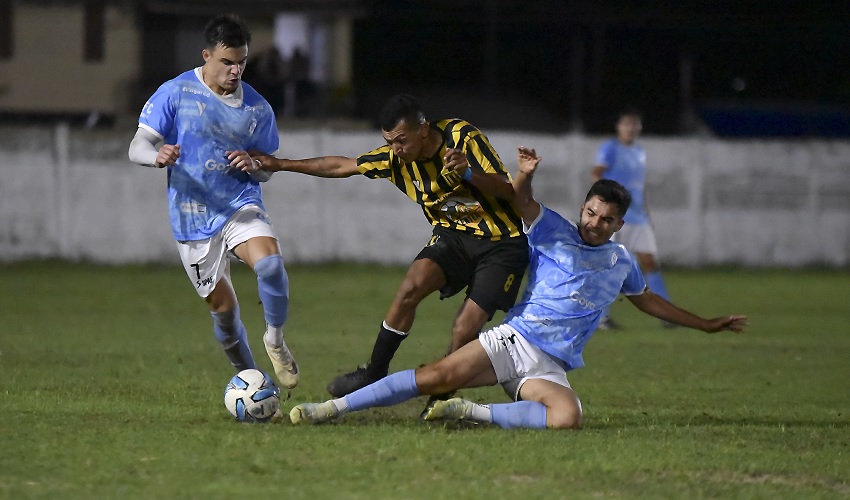 Matienzo se quedó con el clásico ante Huracán en la Ida de una de las semifinales