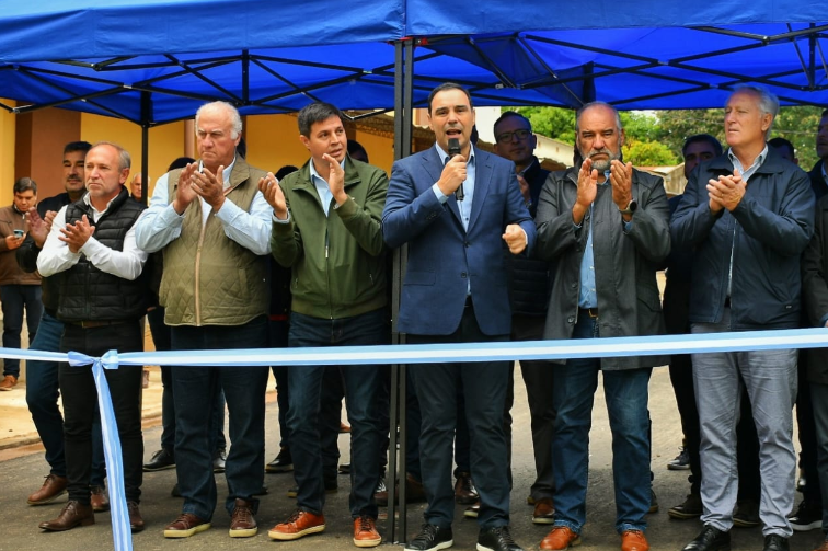 Valdés inauguró 43 cuadras de pavimento en Mburucuyá y destacó el rol de Vialidad Provincial