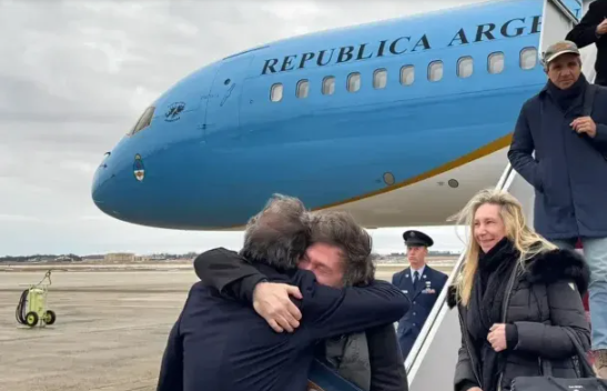 Javier Milei llegó a Estados Unidos para la asunción de Donald Trump