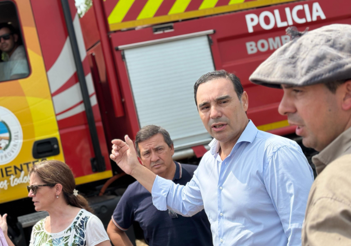 Valdés recorrió distintos focos de incendios en la provincia y coordinó en territorio el combate al fuego