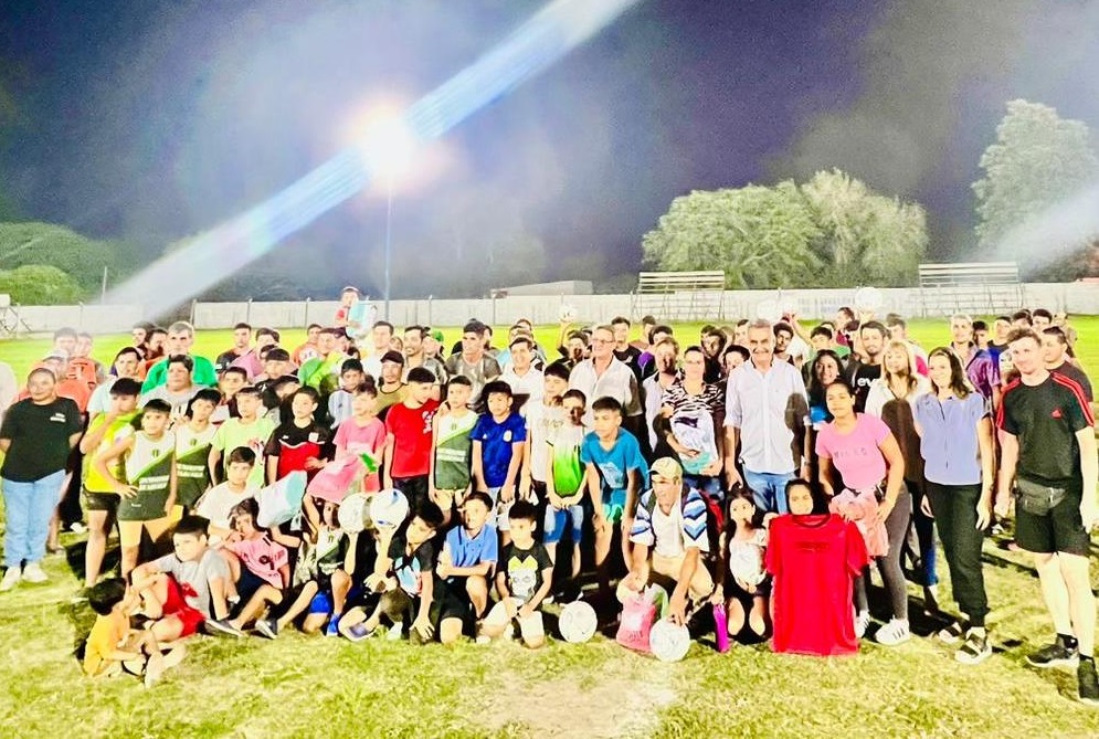 En Lavalle, Terrile junto al intendente Perrota inauguraron iluminación del Polideportivo municipal
