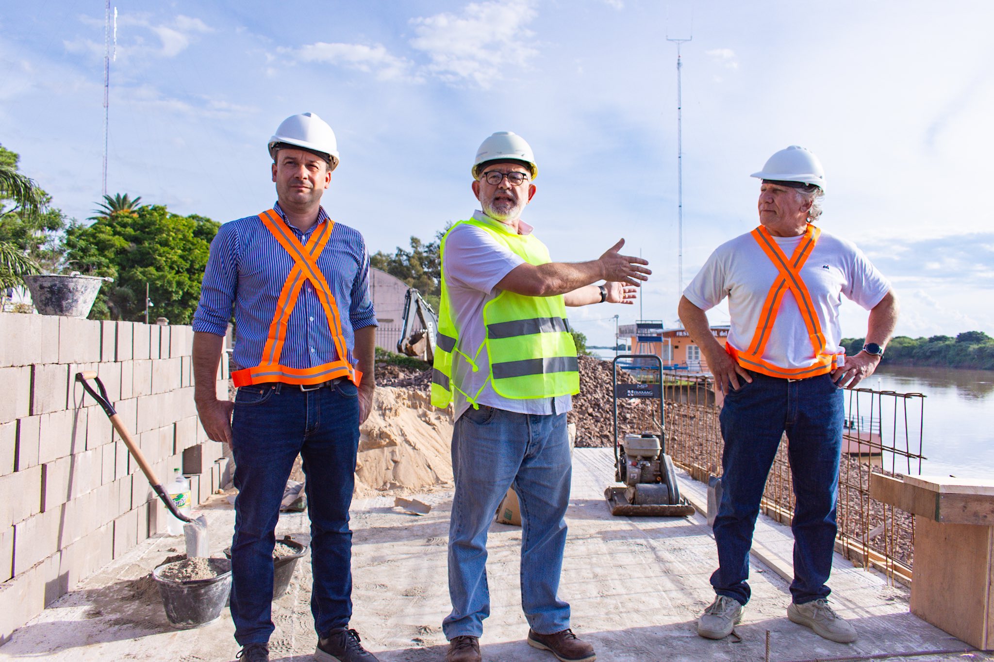 INTENDENTE MARIANO HORMAECHEA ANALIZA FRENTES DE OBRAS EN LA CIUDAD