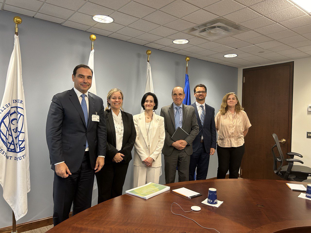   EN WASHINGTON EL GOBERNADOR VALDÉS PRESENTÓ AL BANCO MUNDIAL LAS POTENCIALIDADES Y OPORTUNIDADES DE CORRIENTES