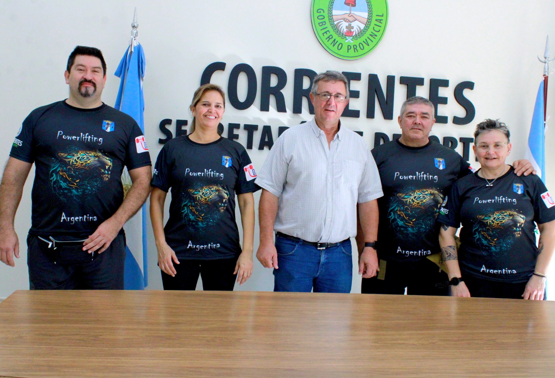  VISITARON AL SECRETARIO DE DEPORTES: PESISTAS CORRENTINOS SE PREPARAN PARA EL ARGENTINO DE POWERLIFTING