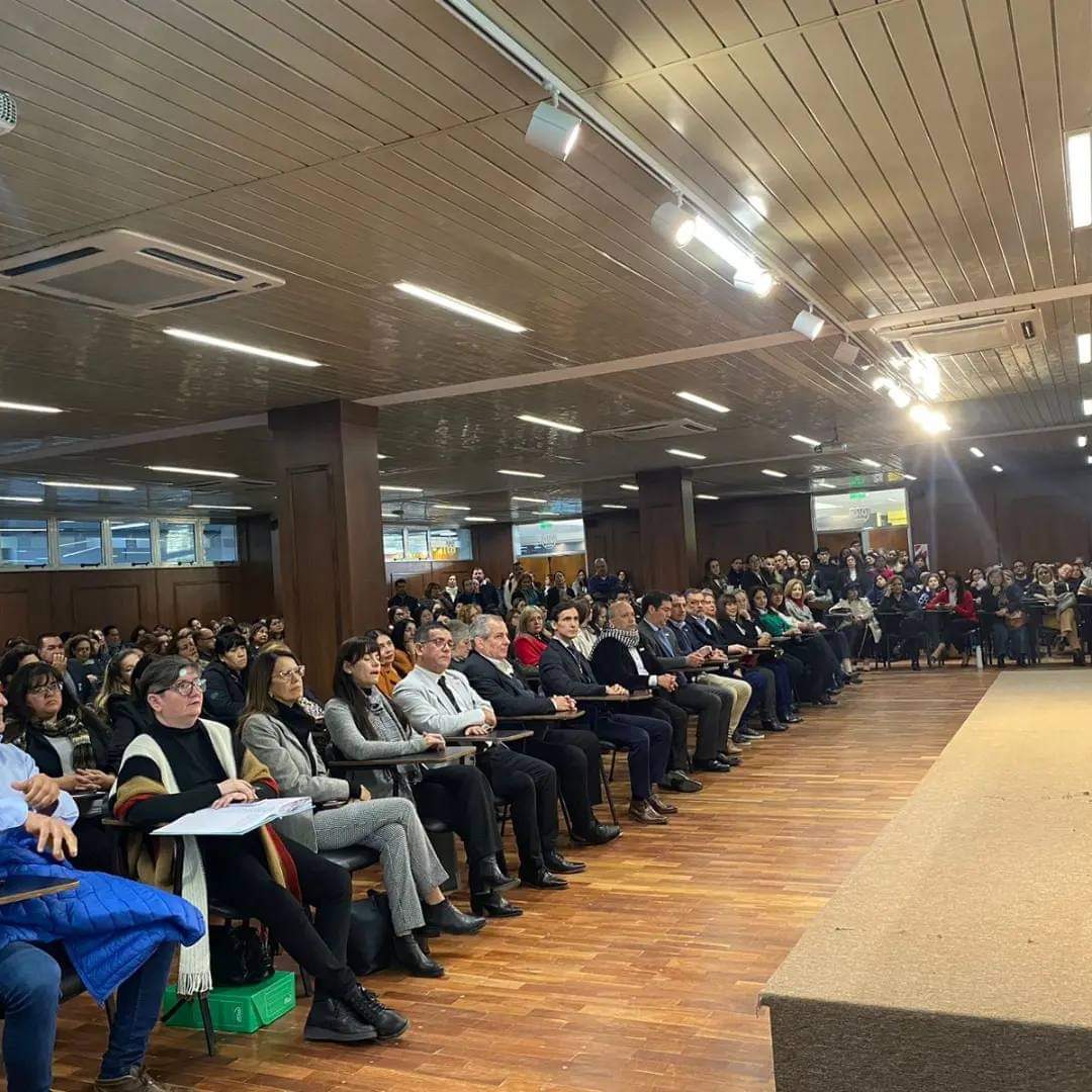   PARA DIRECTORES, VICEDIRECTORES Y SUPERVISORES MÁS DE MIL DOCENTES CONCURSAN PARA OCUPAR 950 CARGOS JERÁRQUICOS