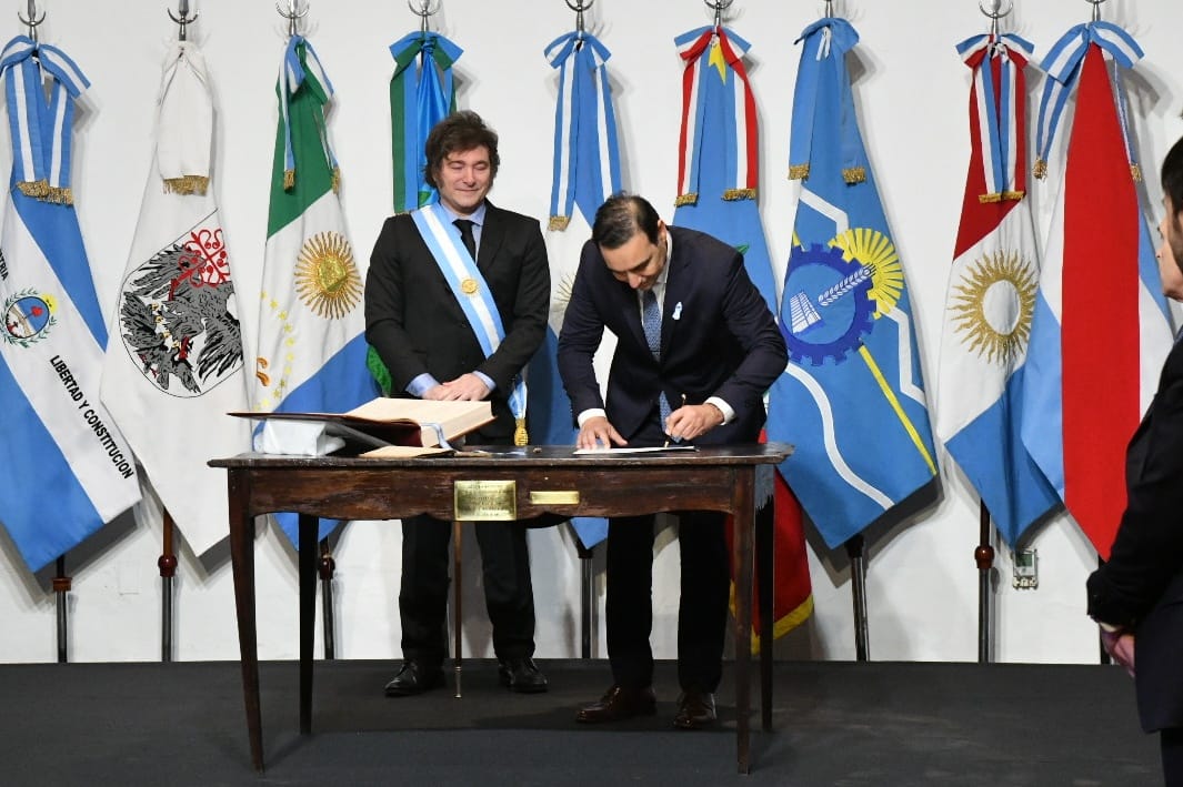 EN TUCUMÁN EL GOBERNADOR VALDÉS FIRMÓ EL PACTO DE MAYO EN POS DE “CONSTRUIR UN PAÍS Y UN FUTURO MEJOR PARA TODOS LOS ARGENTINOS”