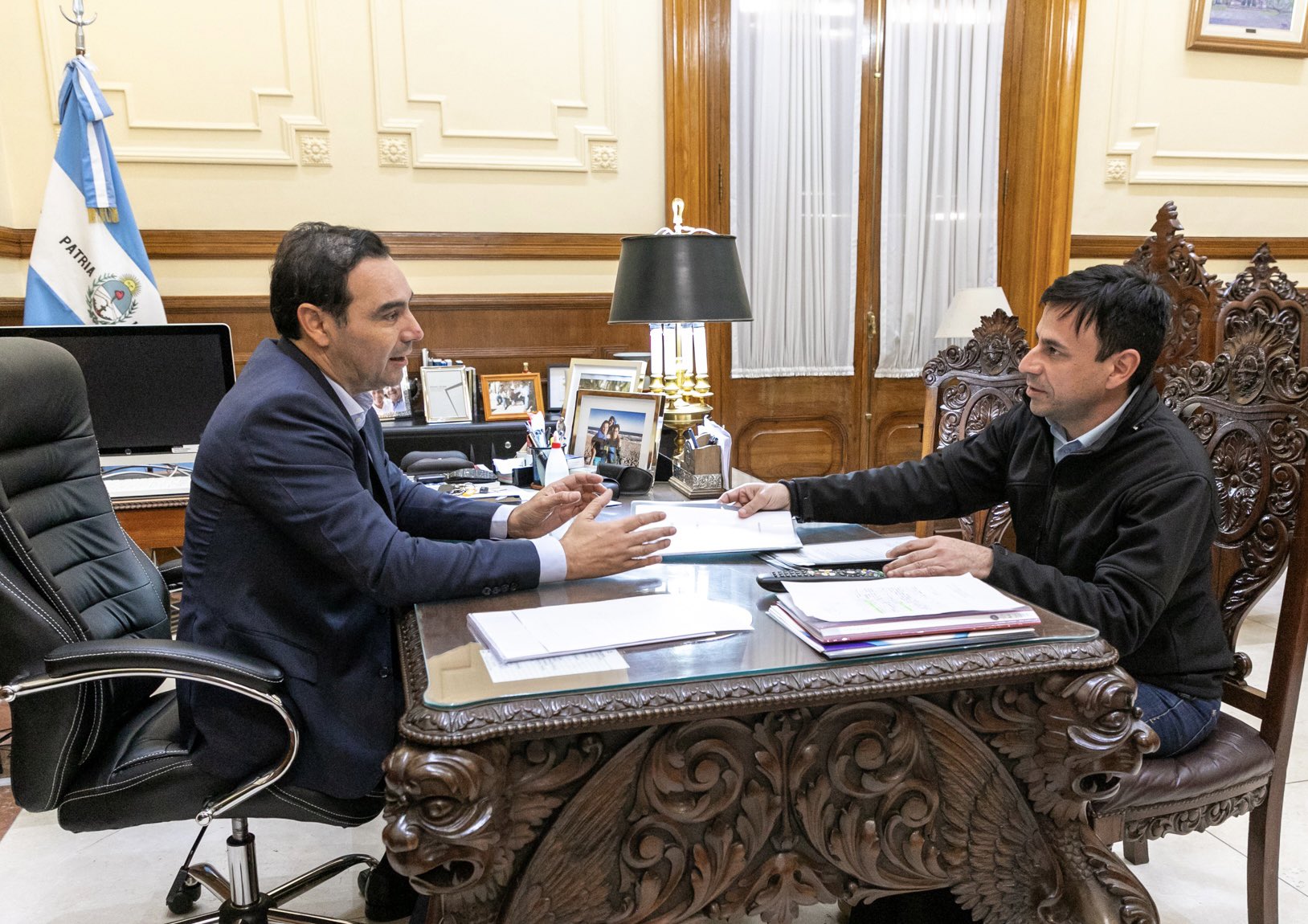  EN CASA DE GOBIERNO VALDÉS SE REUNIÓ CON EL INTENDENTE DE LORETO PARA TRATAR PROYECTOS DESTINADOS A ESA COMUNIDAD