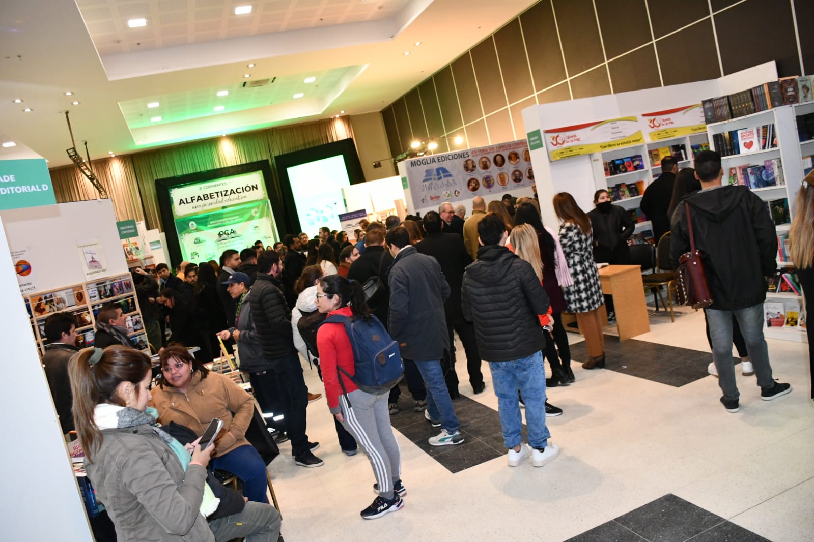  HASTA EL VIERNES 19 CON ENTRADA GRATUITA TRAS SU ACTO INAUGURAL, LA 14° FERIA DEL LIBRO DE CORRIENTES ABRIÓ SUS PUERTAS AL PÚBLICO