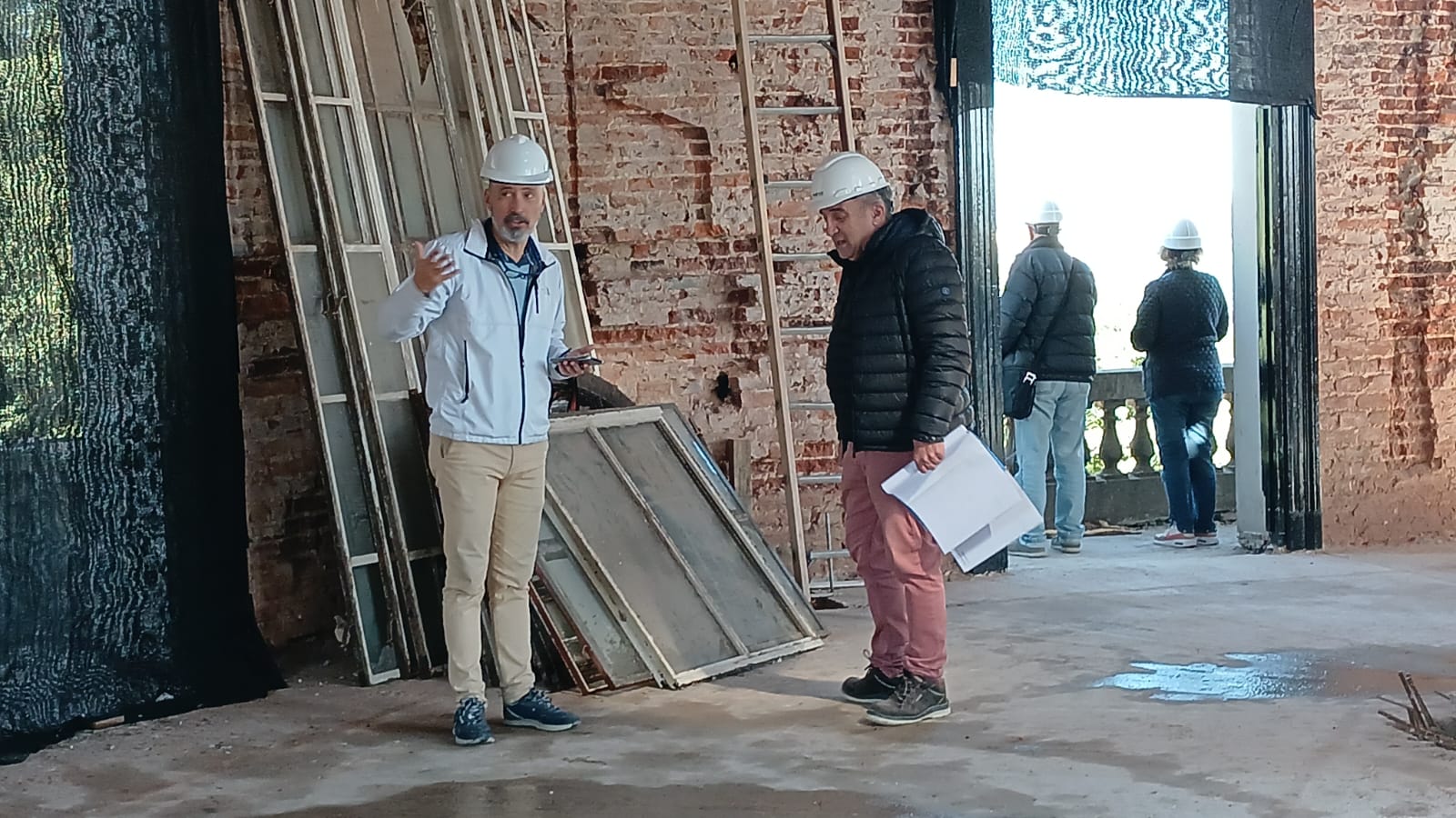   ARTE CONTEMPORÁNEO NIVEIRO VISITÓ ÑANDE MAC JUNTO A MIEMBROS DE LA COMISIÓN QUE PROMUEVE LA OBRA
