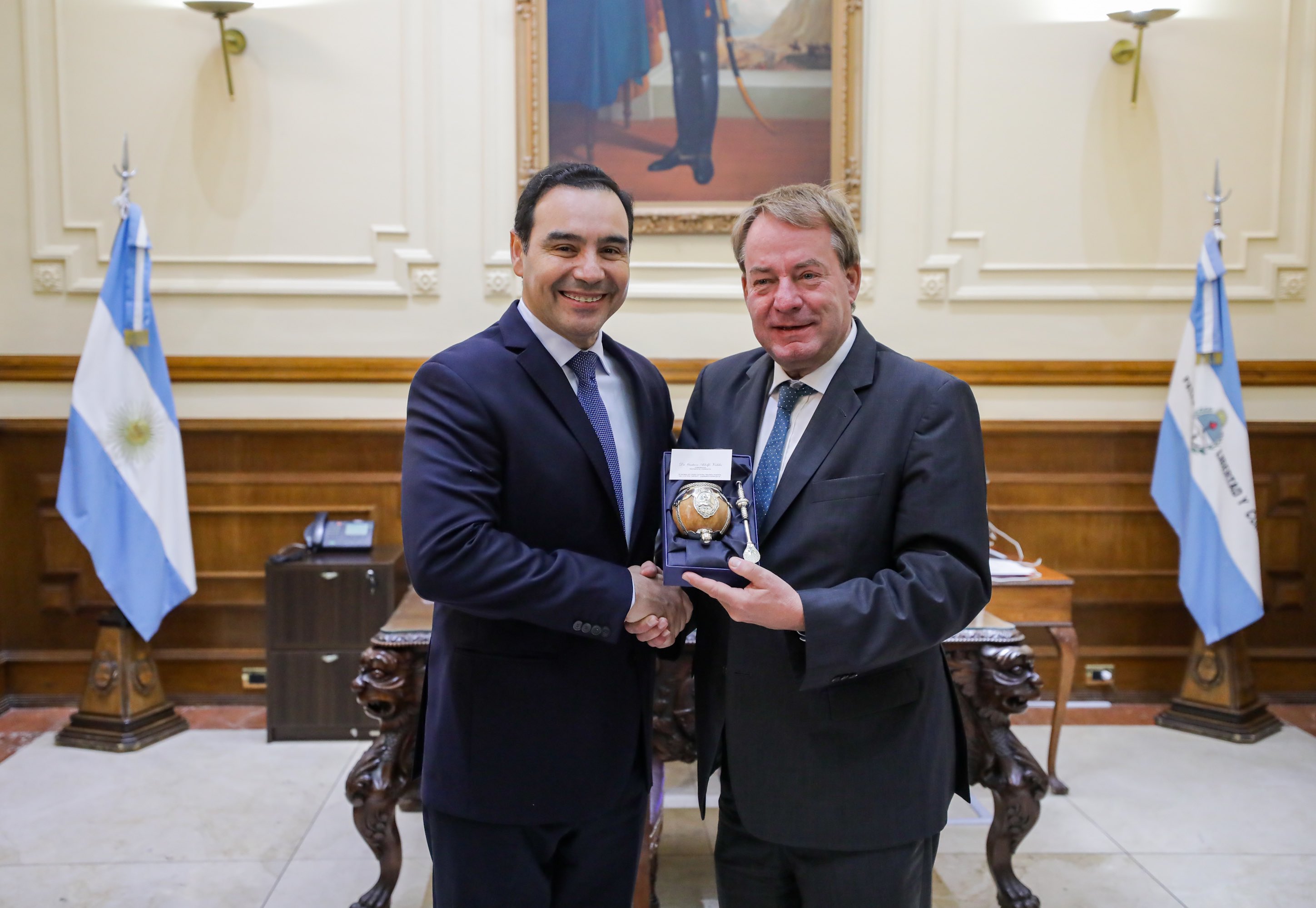 EN CASA DE GOBIERNO EL GOBERNADOR RECIBIÓ A LOS EMBAJADORES DE ALEMANIA E IRLANDA, EN "POS DE FORTALECER LAZOS BILATERALES"