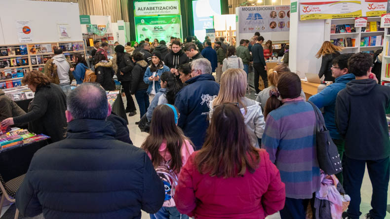 BAJO EL LEMA “AVIO DEL ALMA”:  BALANCE POSITIVO Y RÉCORD DE VISITANTES EN LA XIV FERIA DEL LIBRO DE CORRIENTES