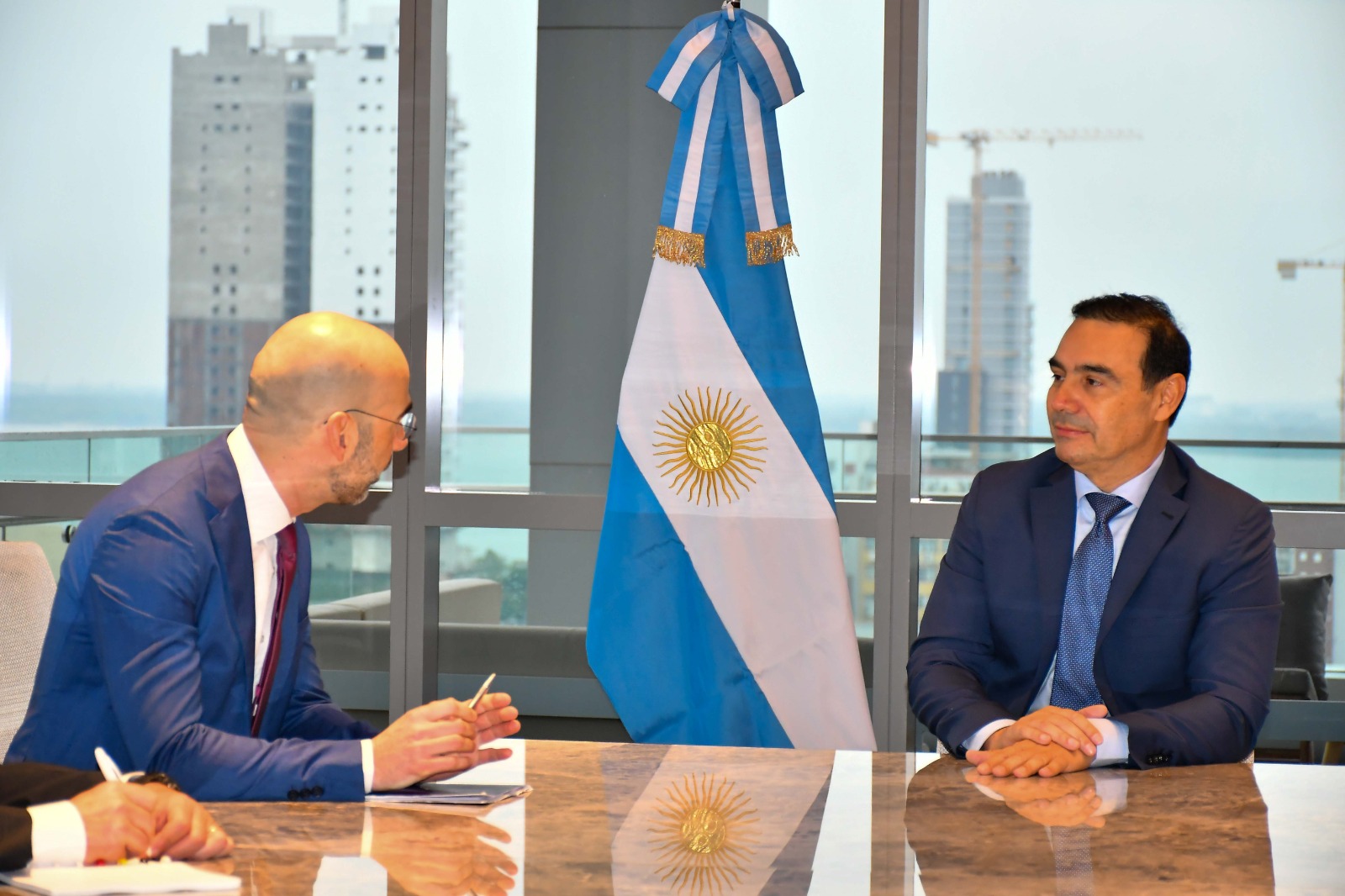 EL GOBERNADOR VALDÉS RECIBIÓ A MIEMBROS DE LA UNIÓN EUROPEA Y PROFUNDIZÓ VÍNCULOS