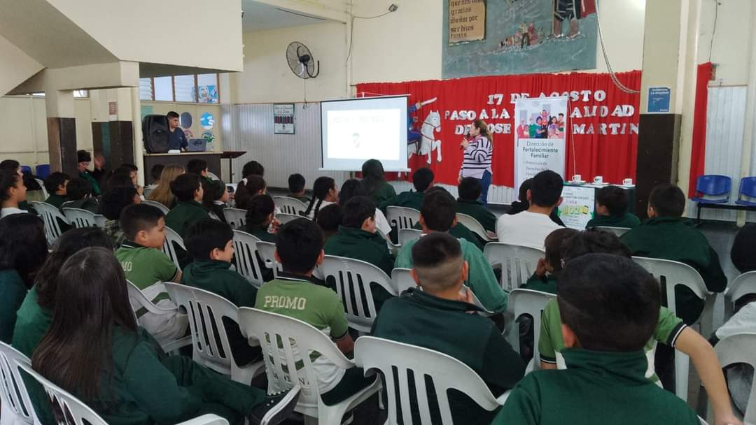  EN  GOYA: DESARROLLO SOCIAL REALIZÓ PROMOCIÓN Y DIFUSIÓN DE LA LÍNEA 102, "LA LÍNEA DE LOS CHICOS"