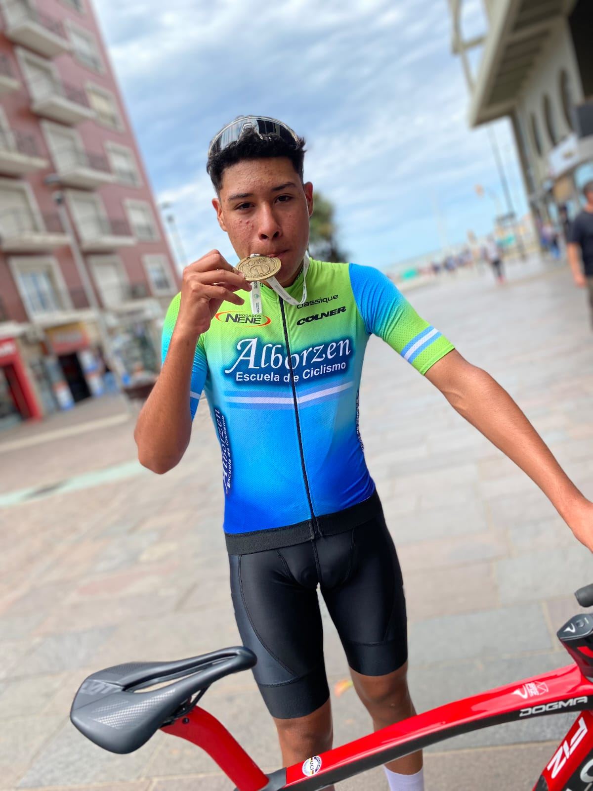 Juegos Nacionales Evita 2024: El ciclista Nicolás Almada logró medallas de oro y plata para Corrientes