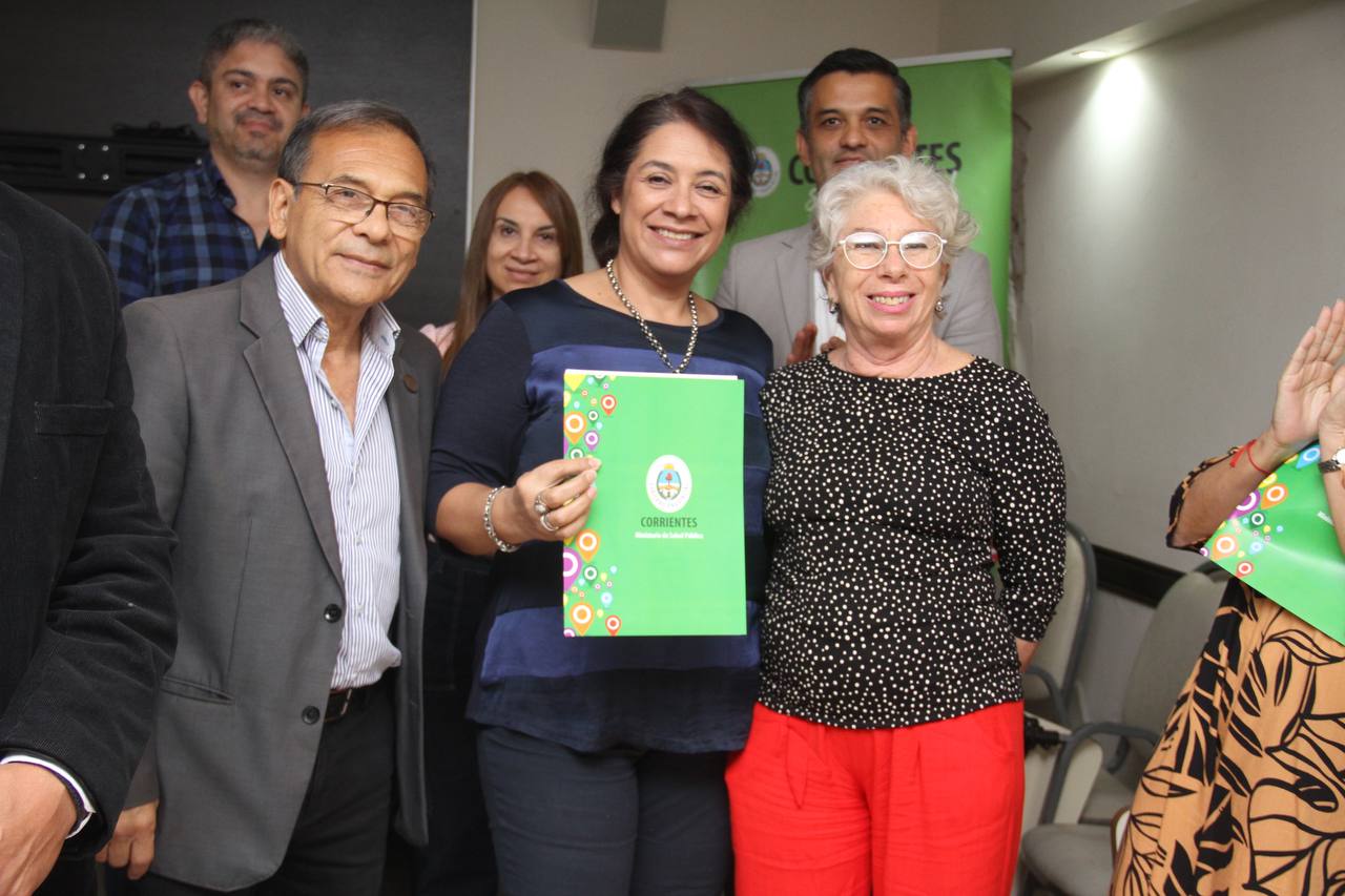 Cardozo entregó equipos de computación y un ecodoppler a hospitales