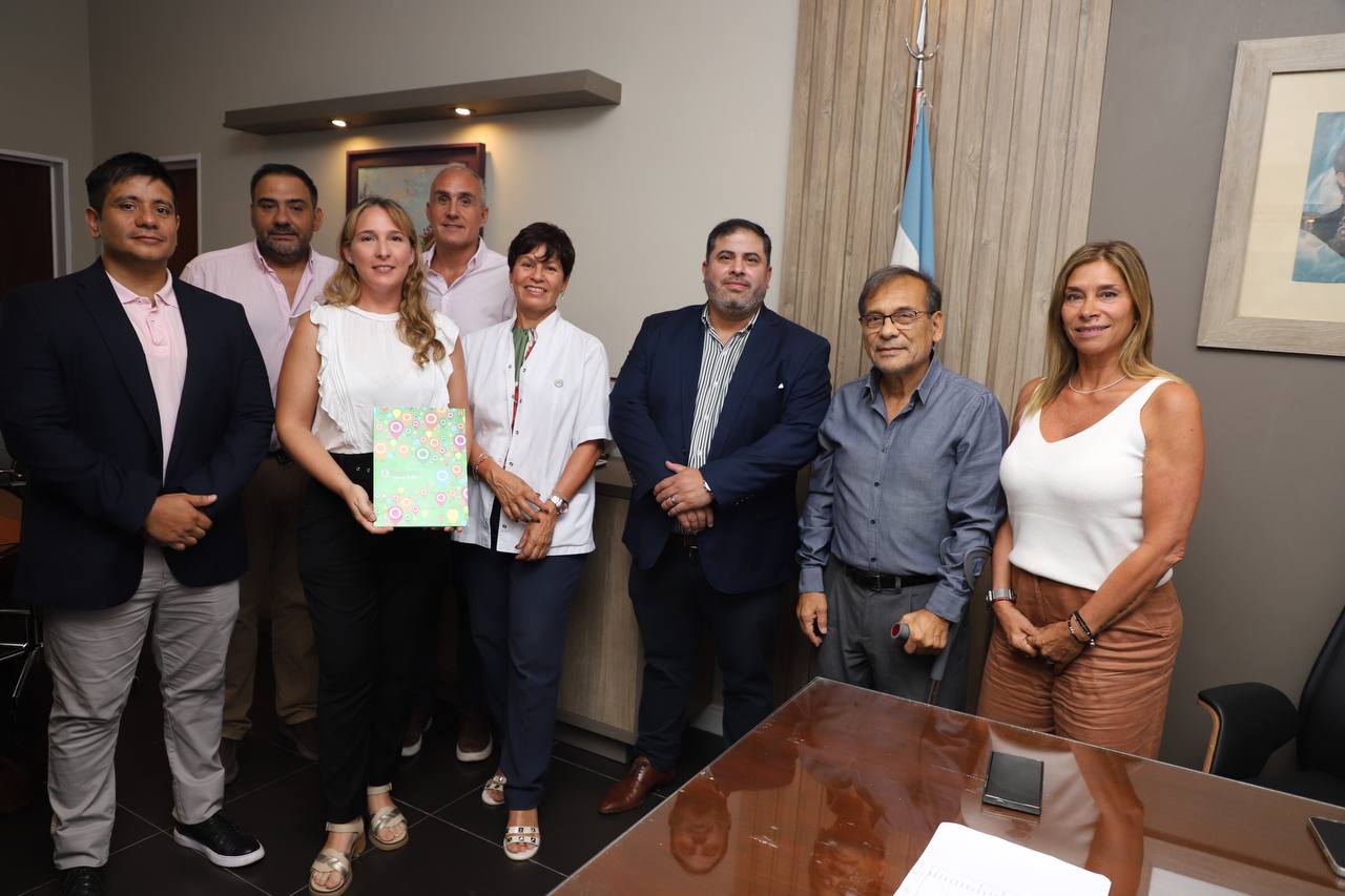 La Provincia entregó equipamiento a servicios del Hospital Vidal