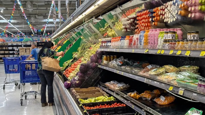 La inflación de diciembre fue de 25,5% y llegó al 211,4% en 2023