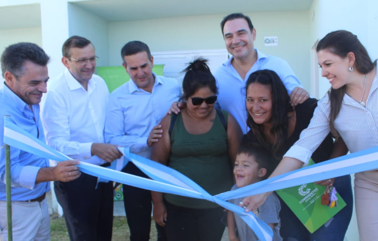 Valdés comprometió la inversión de otros $5 mil millones para edificar más viviendas en Curuzú Cuatiá