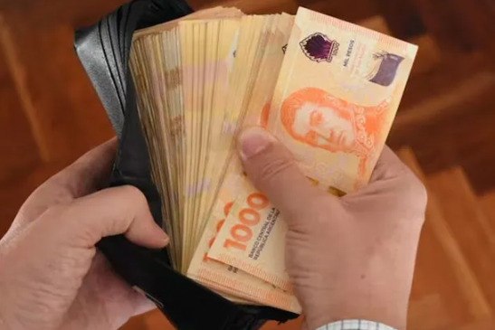 En marzo, los salarios incrementaron un 3% mensual y 85,7% interanual