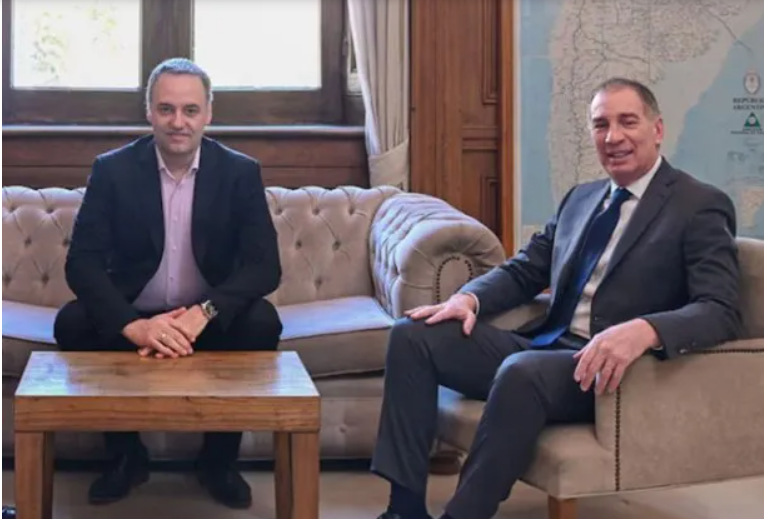 El Ministerio de Turismo y Deportes se divide: uno queda en manos de Manuel Adorni y el otro para Santilli