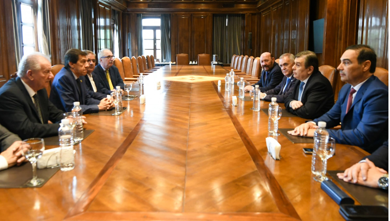 Valdés y sus pares del Norte Grande se reúnen con autoridades del BID, en Santiago del Estero
