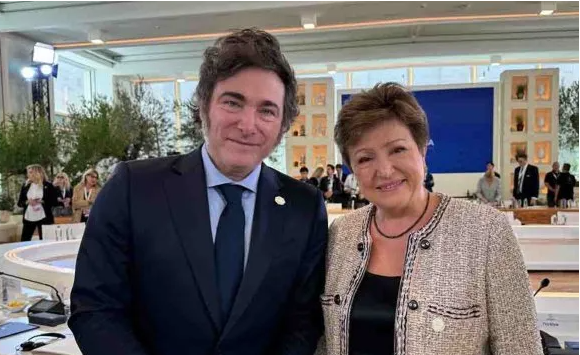 Javier Milei firmó el DNU para autoaprobarse el acuerdo con el FMI