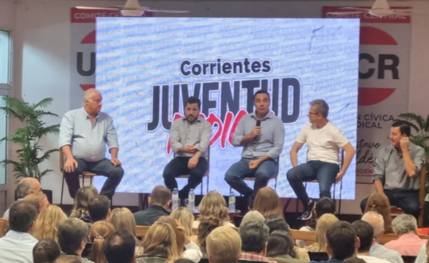 Junto a Valdés, Martín Tetaz brindó una charla sobre el futuro de la economía y el trabajo