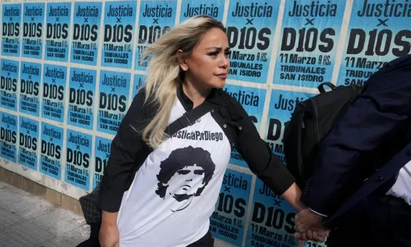 Verónica Ojeda rompió en llanto en el juicio por la muerte de Maradona: "Lo tenían secuestrado"