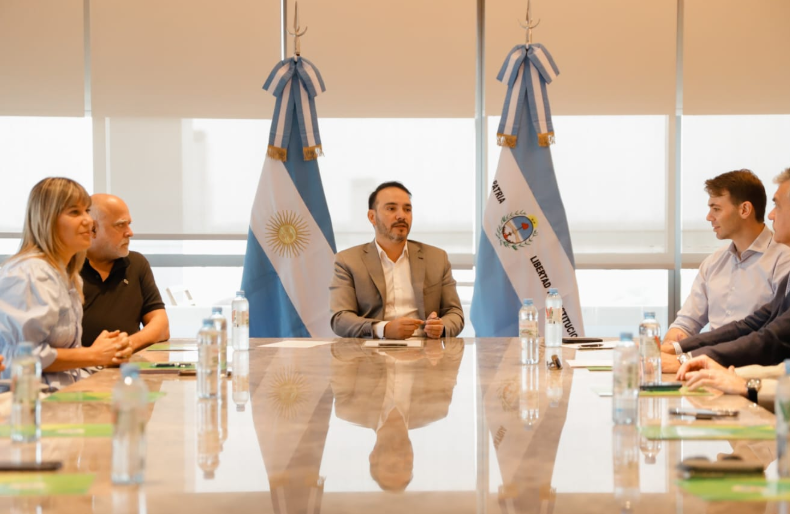 VALDÉS RECIBIÓ A REPRESENTANTES DE FECORR PARA ANALIZAR LA SITUACIÓN DEL COMERCIO Y LA INDUSTRIA