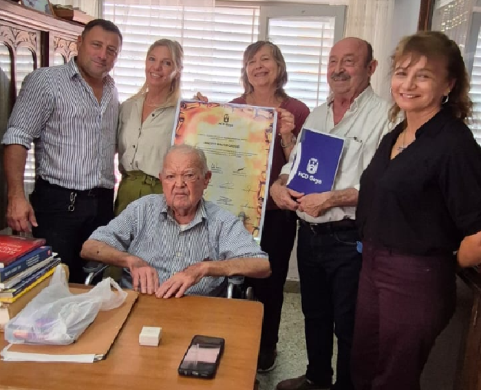 CONCEJALES ENTREGARON EL RECONOCIMIENTO AL MÉRITO AL DOCTOR ERNESTO WALTER GROSSE