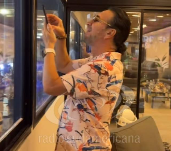 Marco Antonio Solís cautivado por la alegría de los carnavales en Corrientes
