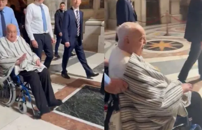 Con camiseta y poncho: la inesperada aparición del papa Francisco en el Vaticano
