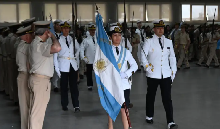 Quién es la joven correntina que egresó como abanderada de la Prefectura