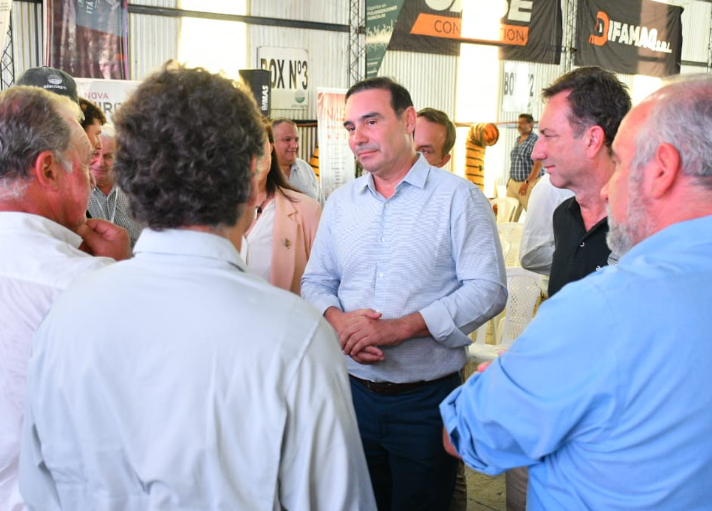 Valdés destacó "el arroz premium" que se produce en Corrientes en la apertura de cosecha de Adecoagro